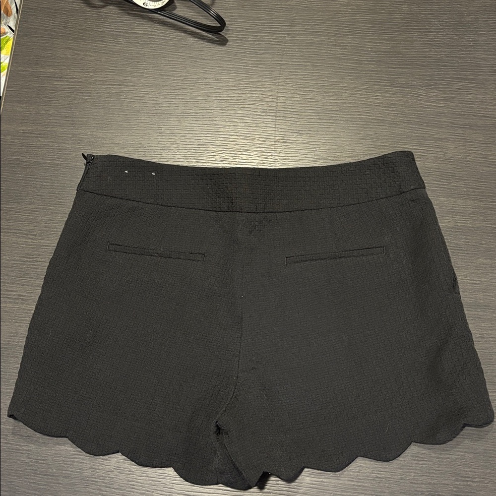 LOFT Women’s Black Textured Scalloped Hem The Riviera Short Size 8 - Picture 5 of 10